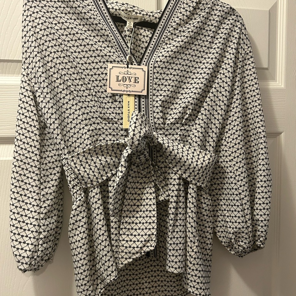 Max Studio Black and White Patterned Blouse